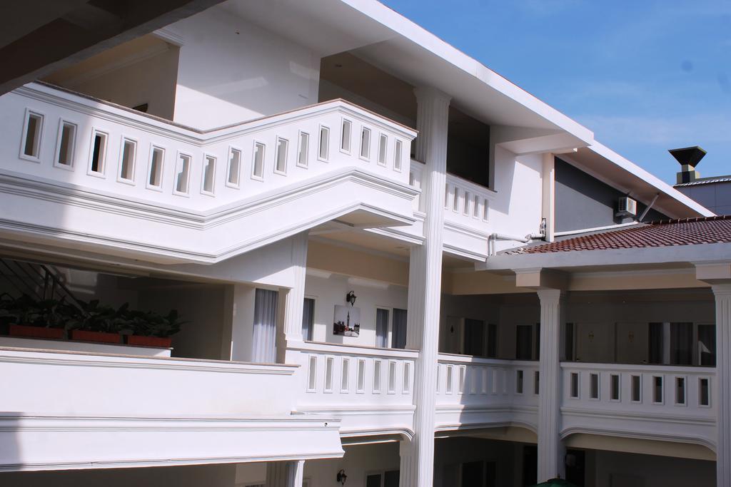 Ramayana Hotel Makassar Ngoại thất bức ảnh