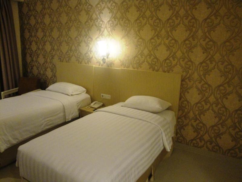 Ramayana Hotel Makassar Ngoại thất bức ảnh